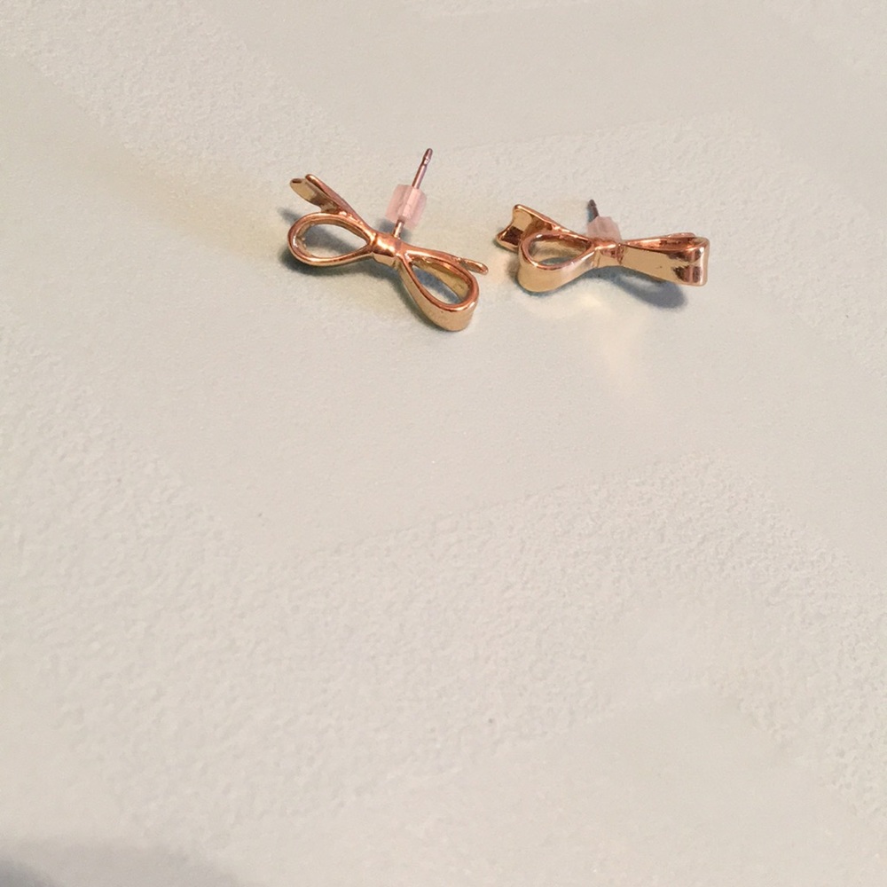 Gold bow earrings